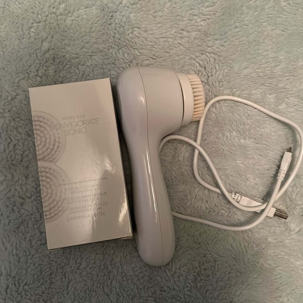 Mary Kay facial cleaner with 2 new heads